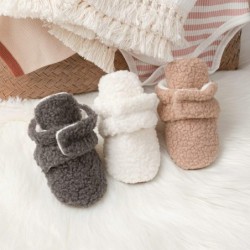 KIDSUN Babyschuhe für Jungen und Mädchen, kuschelige Fleece-Stiefel für Neugeborene, bleiben an den Füßen, warme Winterschuhe mit rutschfester Sohle